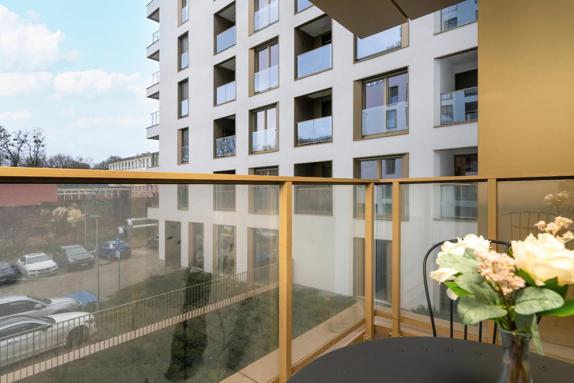 City Center Apartments With Gym & Free Garage Poznan By Noclegi Renters Extérieur photo